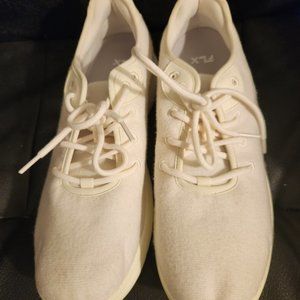 FLX CASUAL MENS  SIZE 10 WHITE WOOL SHOE